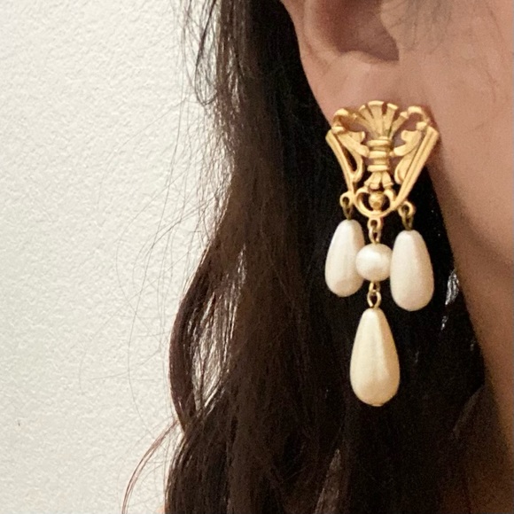 Vintage AVON Gold-tone Crest Victorian Revival Faux Pearl Drop Dangle Earrings - Picture 2 of 12